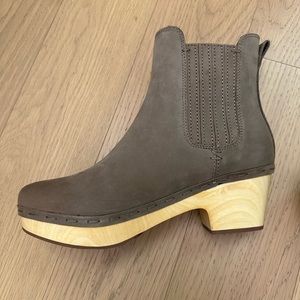 NEW | Frye & Co. | Odessa Chelsea Boot | Color: Taupe | Size: 8